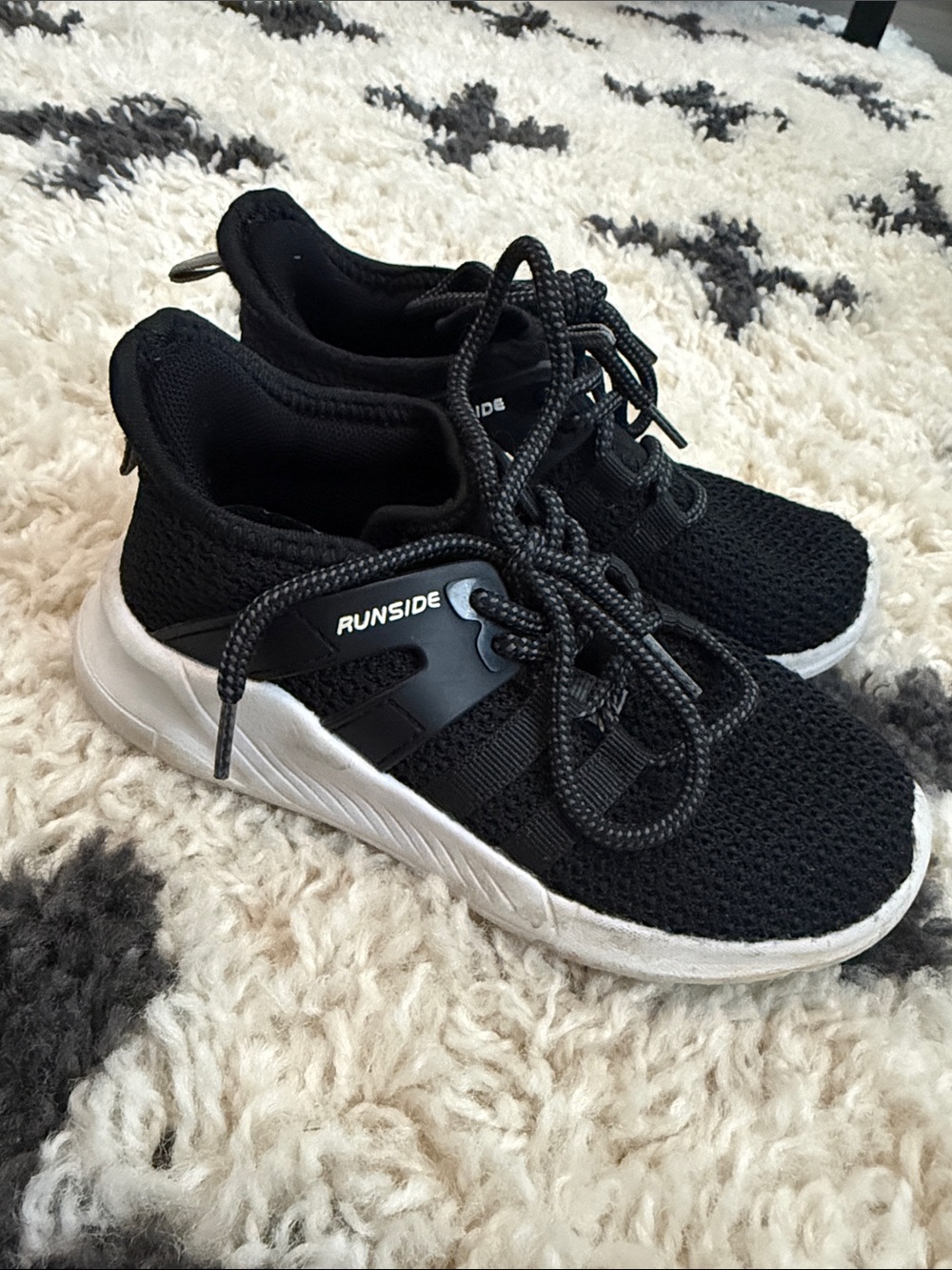 Boys black tennis shoes